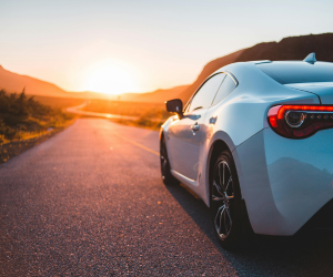 mujer haciendo gestiones online